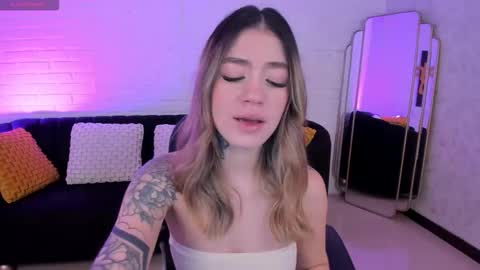 Snapshot of violetthansson chatting on 10-11-25, 06:50 Violett  online show from 10-11-25, 06:50