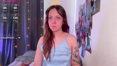 Snapshot of violettmo0n chatting on 07-11-26, 05:21 Next stream 1522026 400 GMT 3 online show from 07-11-26, 05:21