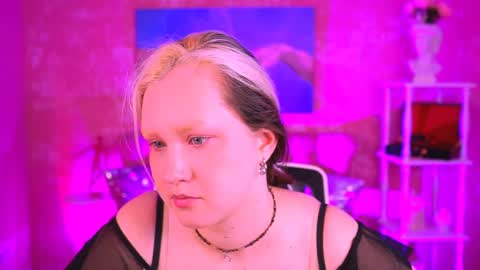 Snapshot of violettwoods chatting on 06-09-26, 06:14 Violett online show from 06-09-26, 06:14