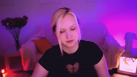 Snapshot of violettwoods chatting on 06-23-26, 08:12 Violett online show from 06-23-26, 08:12