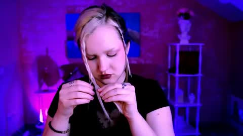 Snapshot of violettwoods chatting on 06-29-26, 10:37 Violett online show from 06-29-26, 10:37