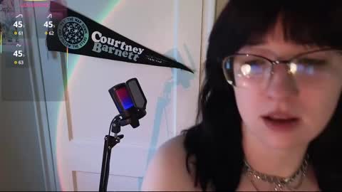 Snapshot of violetwinter666 chatting on 03-01-25, 03:38 Violet Winter  indie sleaze goth girl next door online show from 03-01-25, 03:38