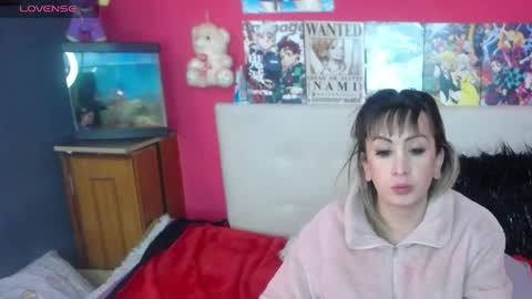 Snapshot of violl3t_fox chatting on 01-31-25, 06:57 Isabella online show from 01-31-25, 06:57