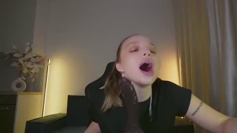 Violla online show from 06-16-26, 11:46
