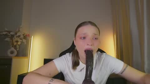 Violla online show from 06-22-26, 10:23