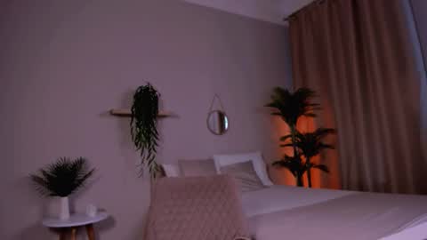 Snapshot of viollet_vi chatting on 09-28-25, 02:00 Via online show from 09-28-25, 02:00