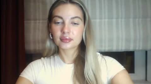 Snapshot of viraya chatting on 07-20-26, 05:22 emma online show from 07-20-26, 05:22
