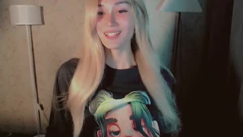 Pearl online show from 10-28-25, 01:31