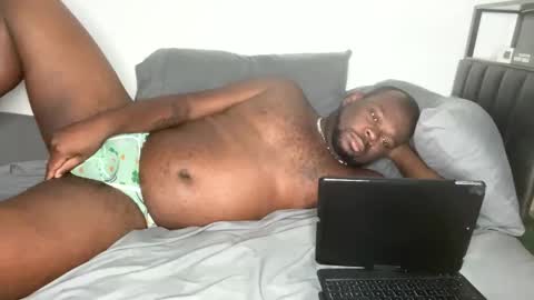 Snapshot of virgoincredible25 chatting on 11-05-25, 01:11 Elle Hood online show from 11-05-25, 01:11