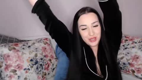 Snapshot of vitalina_freedom chatting on 12-24-24, 12:33 Vitalina online show from 12-24-24, 12:33
