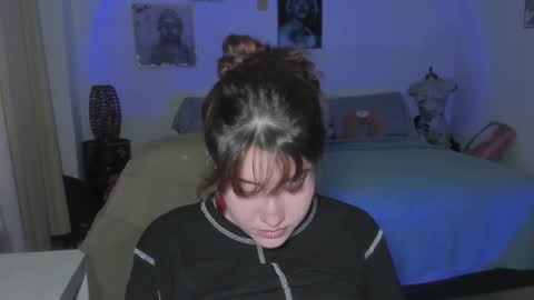 Snapshot of vitaxviper chatting on 02-17-25, 08:47 Vit a Viper online show from 02-17-25, 08:47