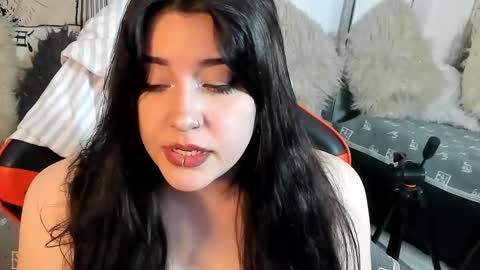 Snapshot of vitaxviper chatting on 10-24-25, 09:55 Vit a Viper online show from 10-24-25, 09:55