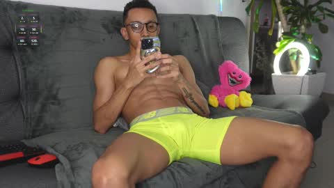 Snapshot of vito_benz chatting on 02-20-25, 08:47 VITO BENZ online show from 02-20-25, 08:47