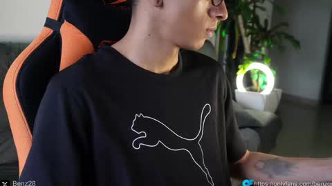 Snapshot of vito_benz chatting on 02-25-25, 11:00 VITO BENZ online show from 02-25-25, 11:00