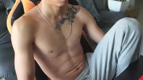 Snapshot of vito_benz chatting on 10-18-25, 04:08 VITO BENZ online show from 10-18-25, 04:08