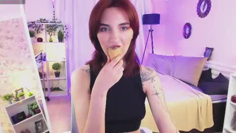 VittoriaNix online show from 06-16-26, 04:42
