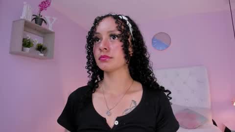 Vivi online show from 12-17-25, 03:34