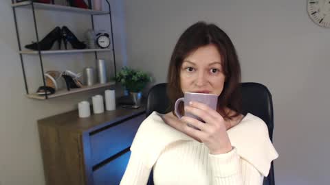 Vivian online show from 02-26-25, 07:09