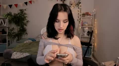 vivian_qwerty online show from 12-23-24, 04:12