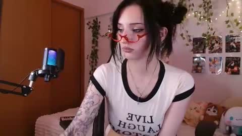 vivian_qwerty online show from 07-09-26, 06:17