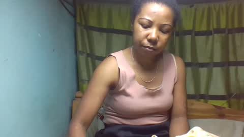 Snapshot of viviane0812 chatting on 09-29-25, 12:27 viviane0812 online show from 09-29-25, 12:27