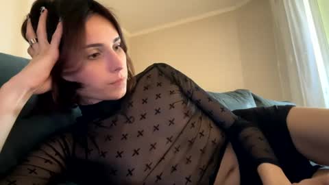 Snapshot of vivianglow chatting on 07-01-26, 01:24 vivianglow online show from 07-01-26, 01:24