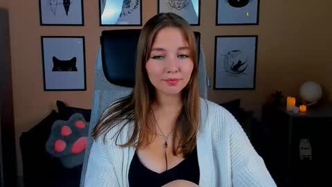 Snapshot of viviangutierrez chatting on 10-11-25, 10:03 viviangutierrez online show from 10-11-25, 10:03
