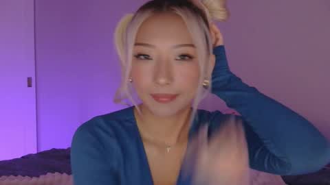 Snapshot of vivianwinters chatting on 11-11-25, 11:49 vivianwinters online show from 11-11-25, 11:49