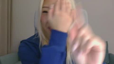 Snapshot of vivianwinters chatting on 11-15-25, 06:15 vivianwinters online show from 11-15-25, 06:15