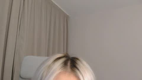 Snapshot of vivianwinters chatting on 11-16-25, 09:20 vivianwinters online show from 11-16-25, 09:20