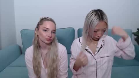 Snapshot of vivianwinters chatting on 11-21-25, 01:37 vivianwinters online show from 11-21-25, 01:37