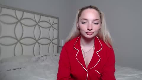 Snapshot of vivianwinters chatting on 11-28-25, 03:31 vivianwinters online show from 11-28-25, 03:31