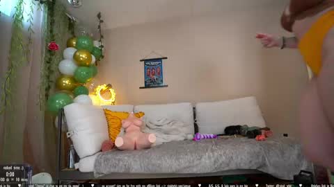 Whitney online show from 04-07-26, 07:25