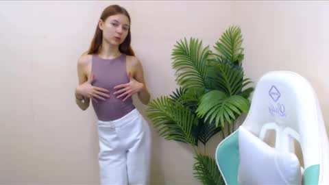 Snapshot of vivien_leight chatting on 12-06-24, 07:12 Vivien online show from 12-06-24, 07:12