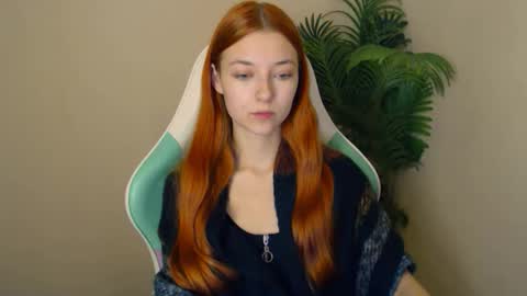 Snapshot of vivien_leight chatting on 11-20-25, 07:02 Vivien online show from 11-20-25, 07:02