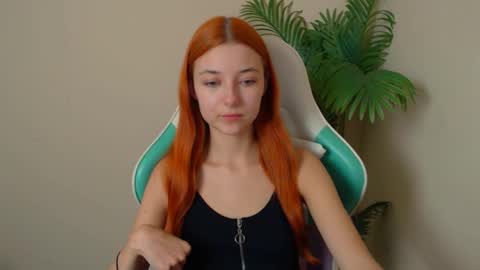 Snapshot of vivien_leight chatting on 11-22-25, 08:19 Vivien online show from 11-22-25, 08:19