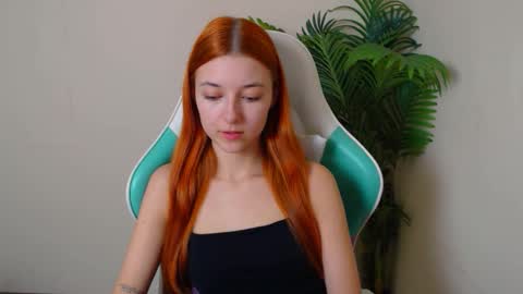 Snapshot of vivien_leight chatting on 11-26-25, 06:42 Vivien online show from 11-26-25, 06:42