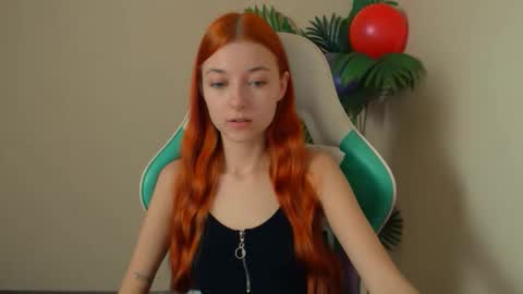 Snapshot of vivien_leight chatting on 02-27-26, 07:36 Vivien online show from 02-27-26, 07:36