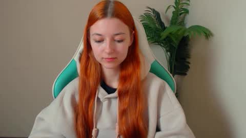 Snapshot of vivien_leight chatting on 03-28-26, 07:13 Vivien online show from 03-28-26, 07:13