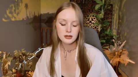 Vivien online show from 12-22-25, 05:10