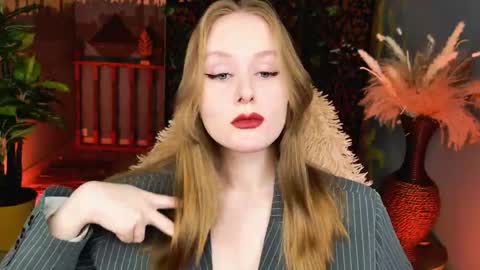 Vivien online show from 04-28-26, 05:34
