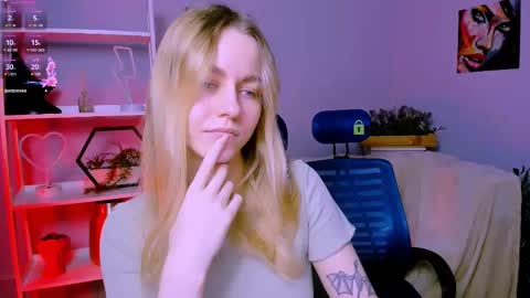 Vivi online show from 03-01-25, 12:17
