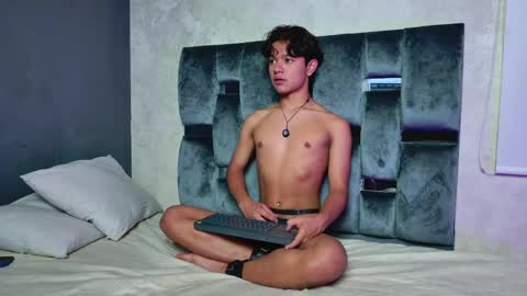 vix_hot online show from 05-26-26, 08:05