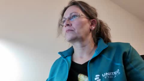 Snapshot of vixenjae chatting on 12-20-25, 06:37 vixenjae online show from 12-20-25, 06:37