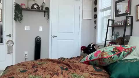 Snapshot of vixenliz chatting on 03-12-26, 07:09 Liz online show from 03-12-26, 07:09