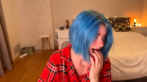 Polly  Online mostly at 9pm-2am UK Time online show from 12-10-24, 05:00