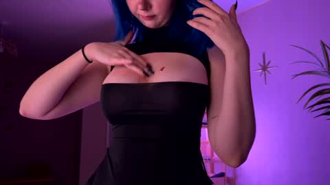 Polly  Online mostly at 9pm-2am UK Time online show from 12-20-25, 05:20