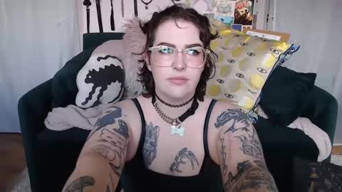 Snapshot of vixinvvitch chatting on 10-01-25, 04:02 VIXIN online show from 10-01-25, 04:02