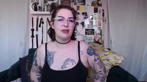 Snapshot of vixinvvitch chatting on 10-07-25, 08:06 VIXIN online show from 10-07-25, 08:06
