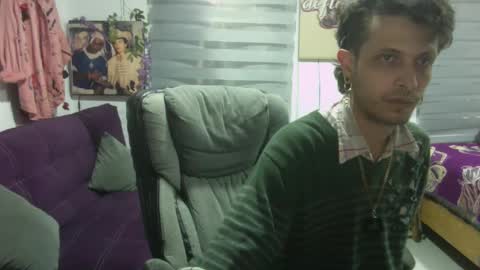 Snapshot of vl21cm chatting on 09-25-25, 09:24 vl21cm online show from 09-25-25, 09:24